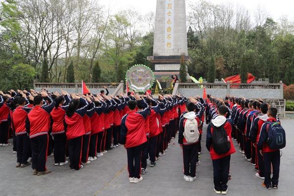 徐征卸任上海建工集团股份有限公司法定代表人，杭迎伟接任